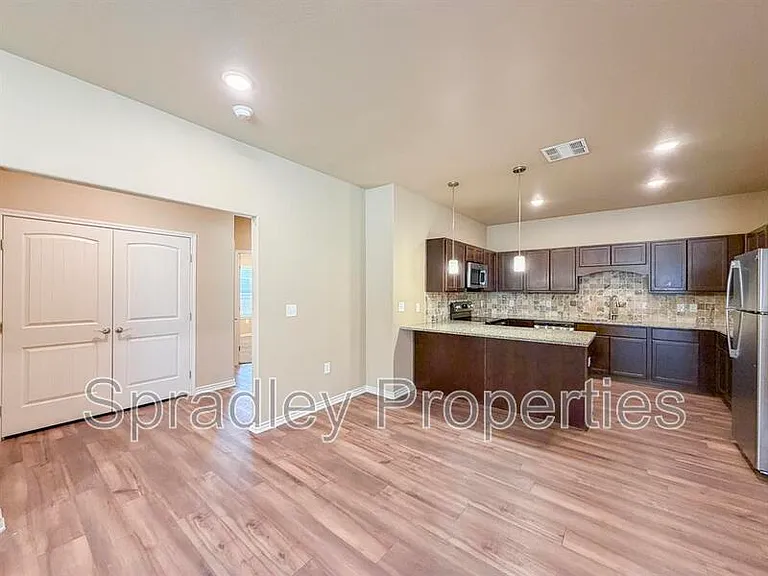 1003A Laurel Dr — Photo 4
