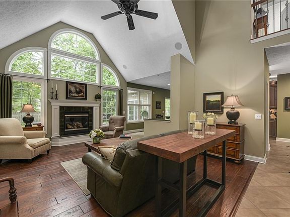 4th image of 25650 Chesterfield Ct #5