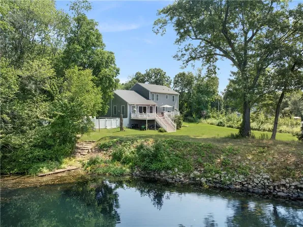 12 Woodlake Dr, Johnston, RI 02919