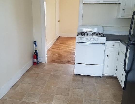 2nd image of 2 Charles St