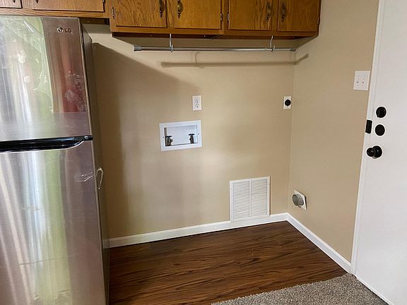 W/d (electric) hookup in unit