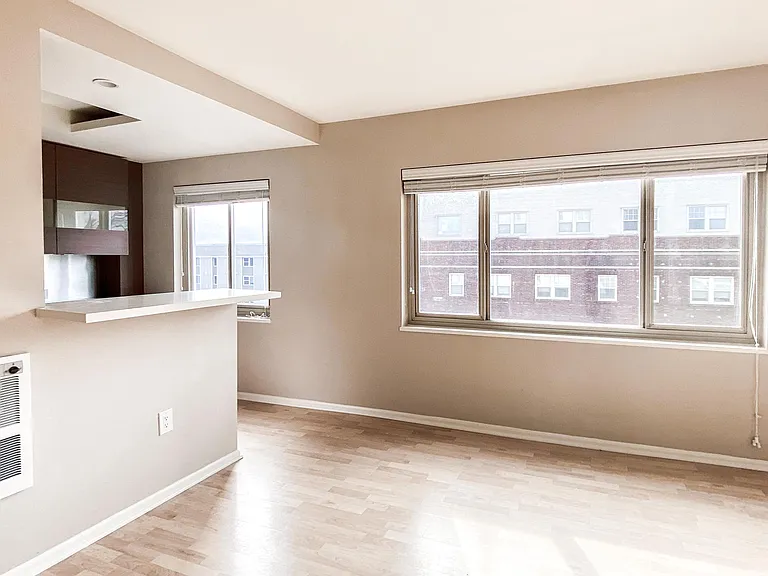 Park Tower Apartments — Photo 100