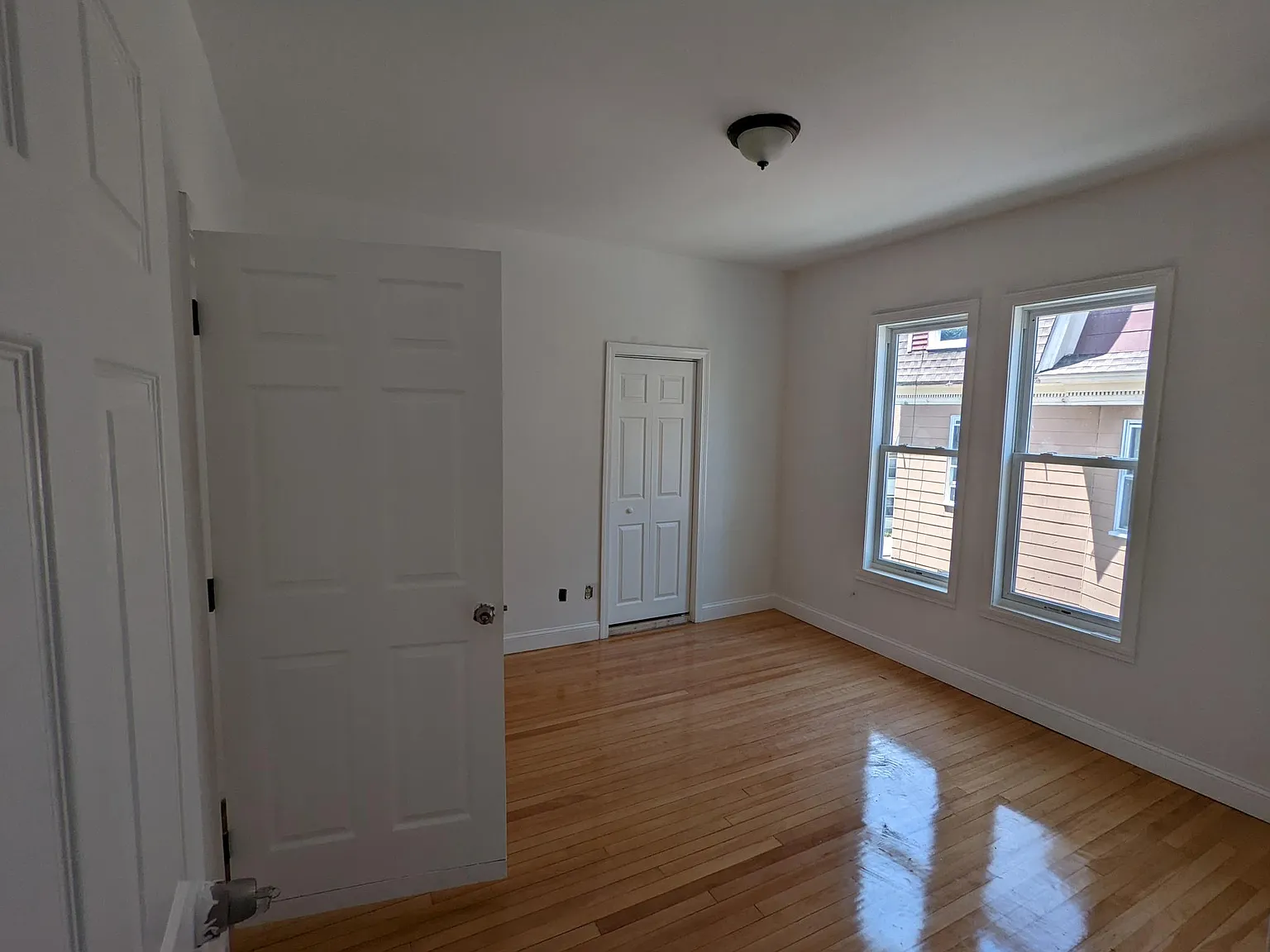4 bed, 1200 sqft, $2,500 — Photo 1