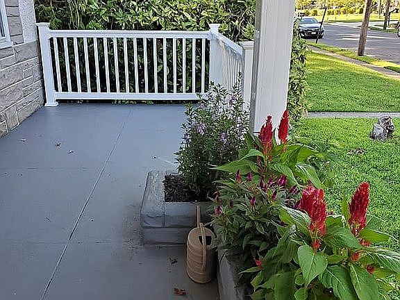 House Porch w/Flower Boxes