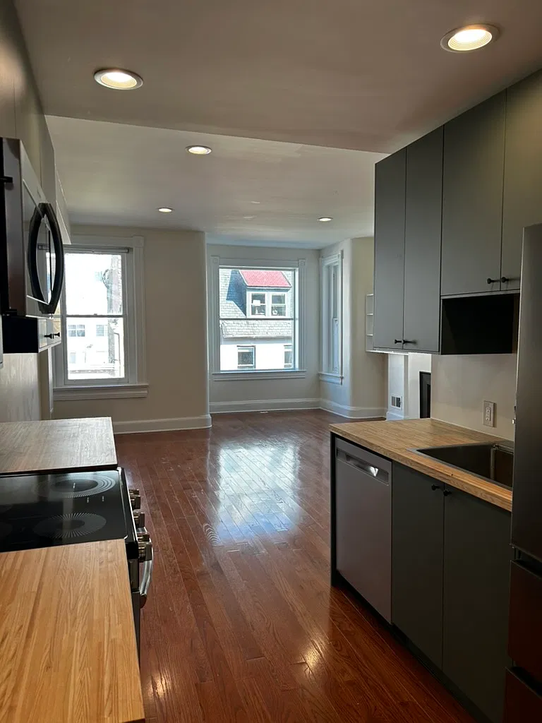 2 bed, 750 sqft, $2,860 — Photo 1