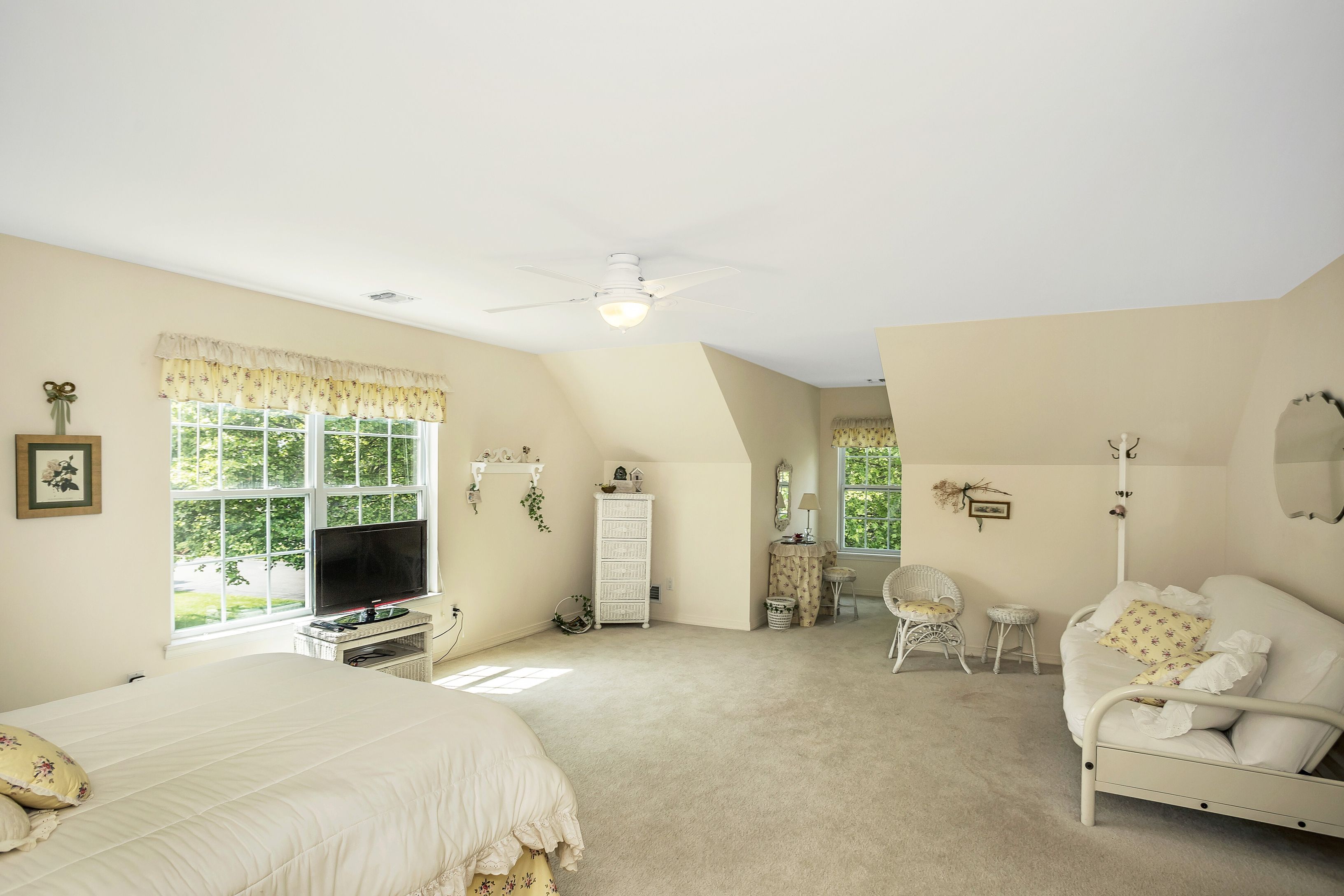 4 Black Pine St, Calverton, NY 11933 Out East