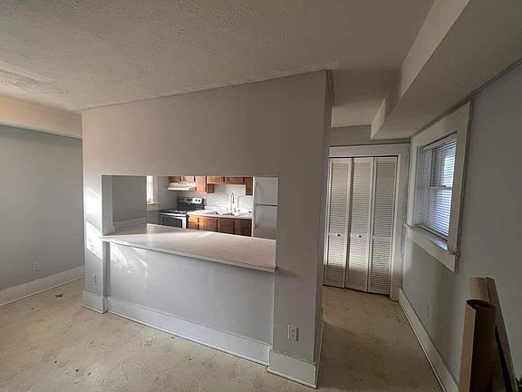 3rd image of 3423 Northwestern Pkwy #1