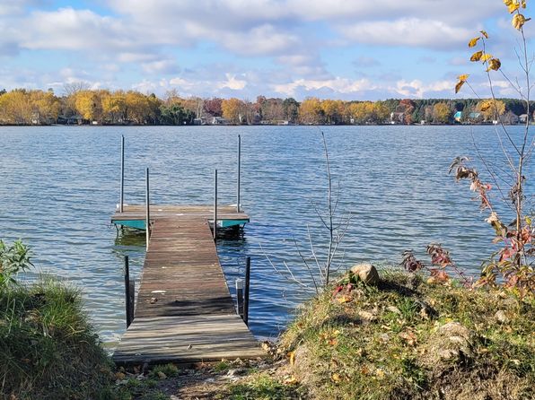 27364 Lakewood Dr NW