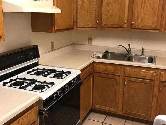4th image of 2908 Endicott Ave