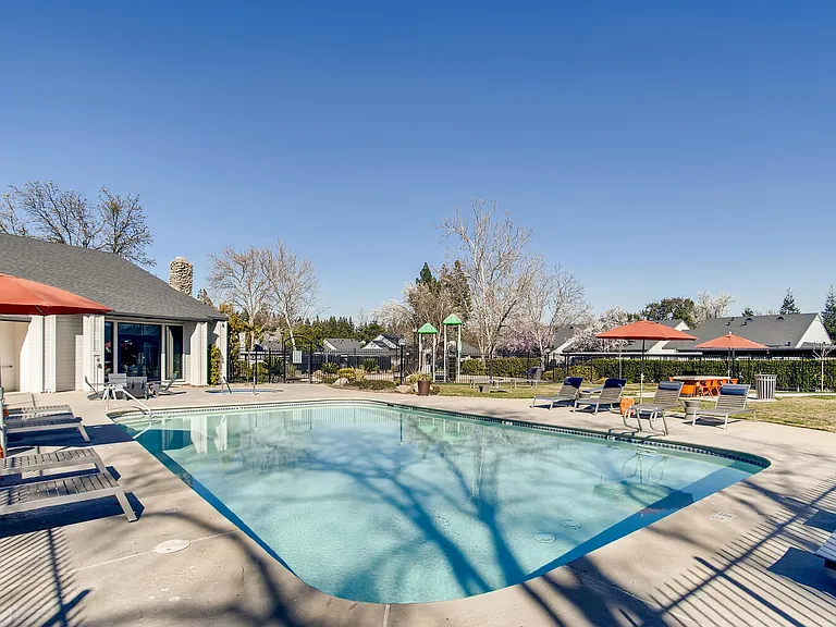 The Harlow — Photo 15