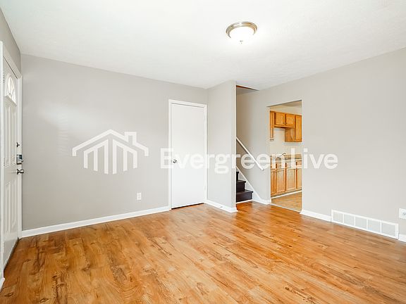 4th image of 2367 Delavan Dr