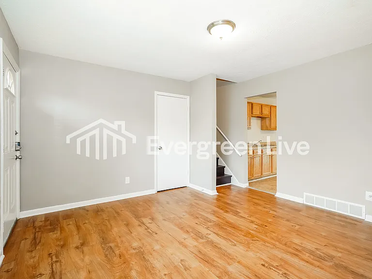 2367 Delavan Dr — Photo 4