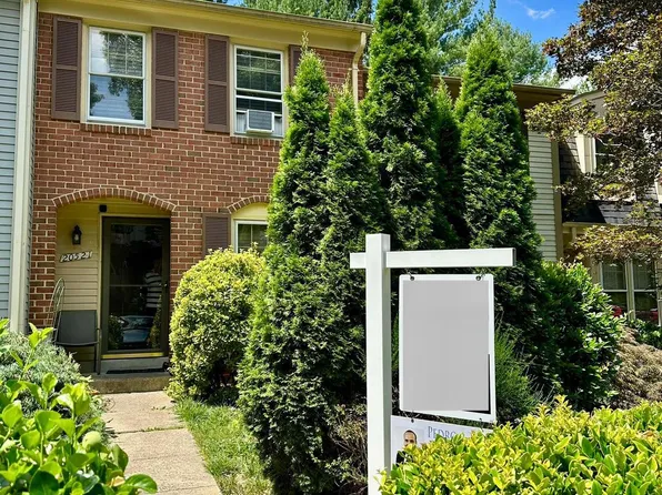 20521 Strath Haven Dr, Montgomery Village, MD 20886