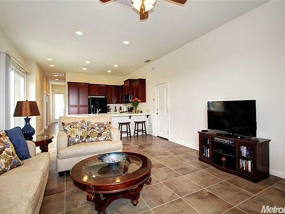 3rd image of 10886 Queens Arbor Dr