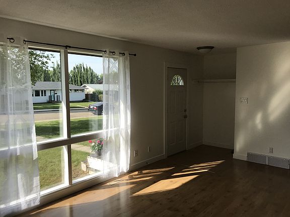 2nd image of 5817 41 Street Cres