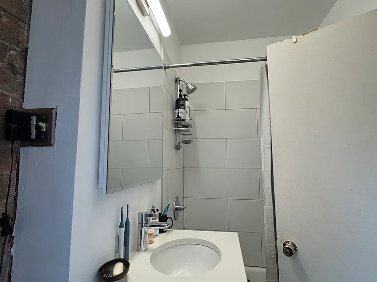 852 W Fletcher St #CH — Photo 16