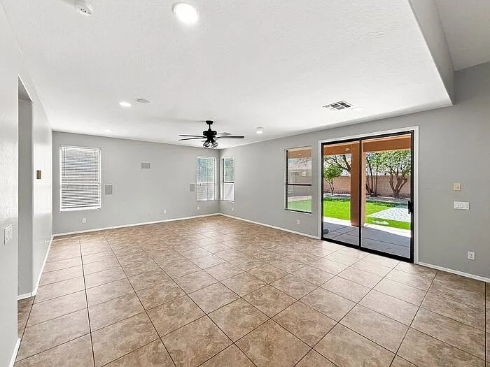 2181 E Westchester Dr — Photo 16