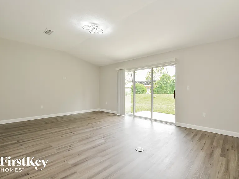 1175 Adams St — Photo 3