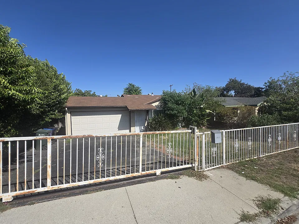 4922 Persimmon Ave