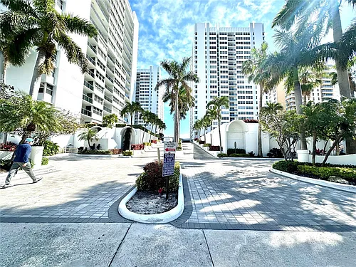 1904 S Ocean Dr #701 Photo 1
