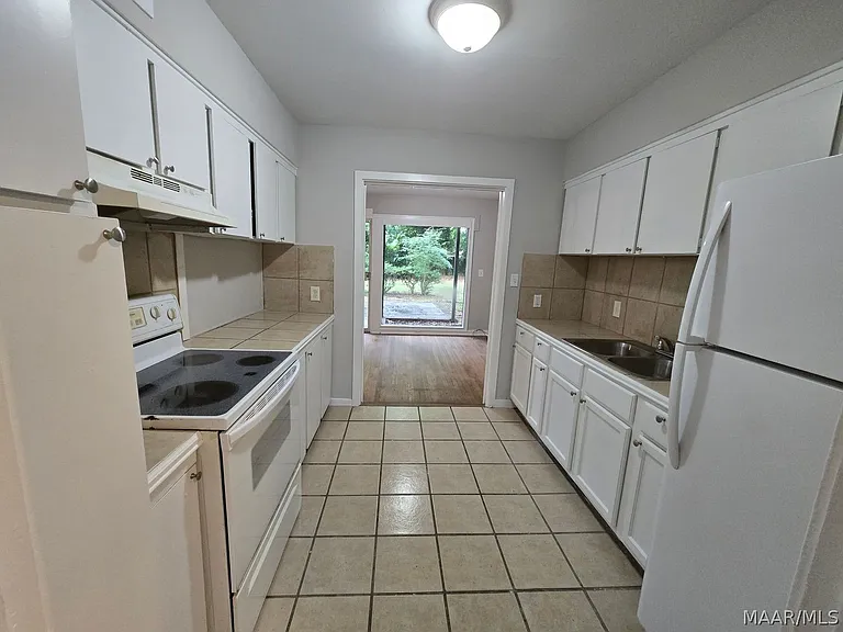 3723 Wesley Dr — Photo 3