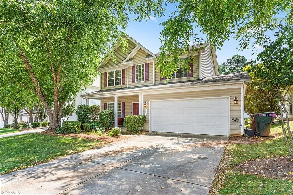 3 bed, 2.5 bath, 1698 sqft, $2,199 — Photo 2
