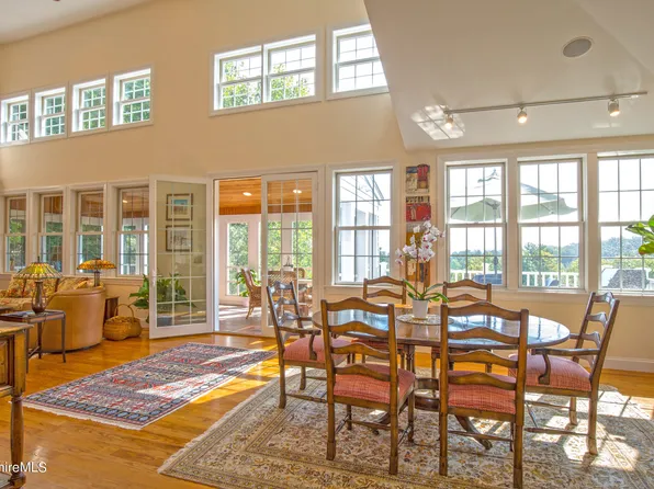 9 Blossom Hl, Lenox, MA 01240