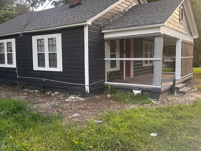 1019 Hill Ave — Photo 2