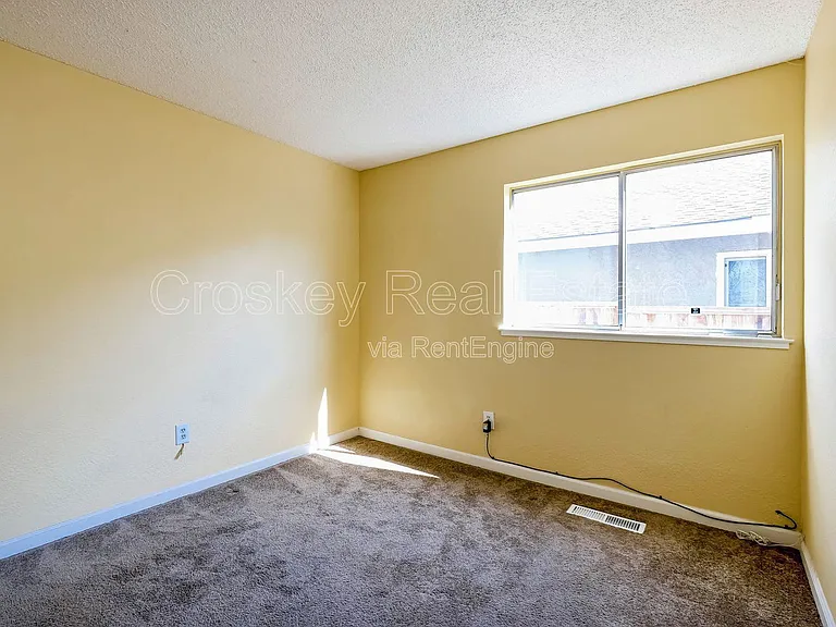 3724 Gladstone Dr — Photo 8