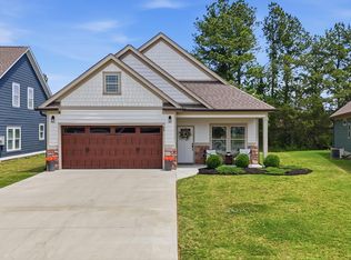 43 Country Cove Dr, Rossville, GA 30741