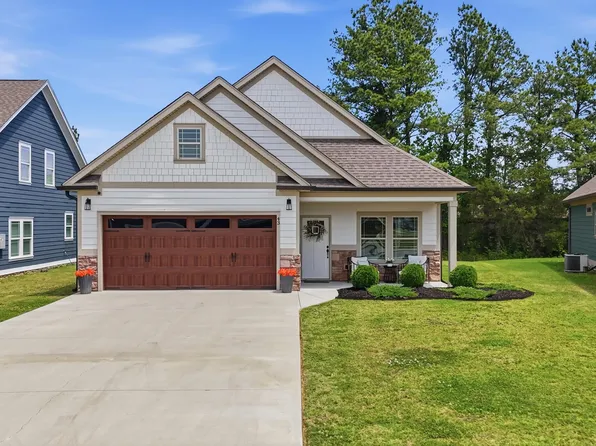 43 Country Cove Dr, Rossville, GA 30741