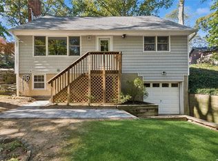 121 W Rogues Path, Huntington, NY 11743