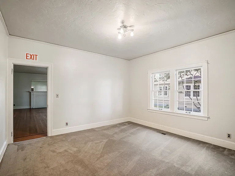 1004 Azuar Dr — Photo 16