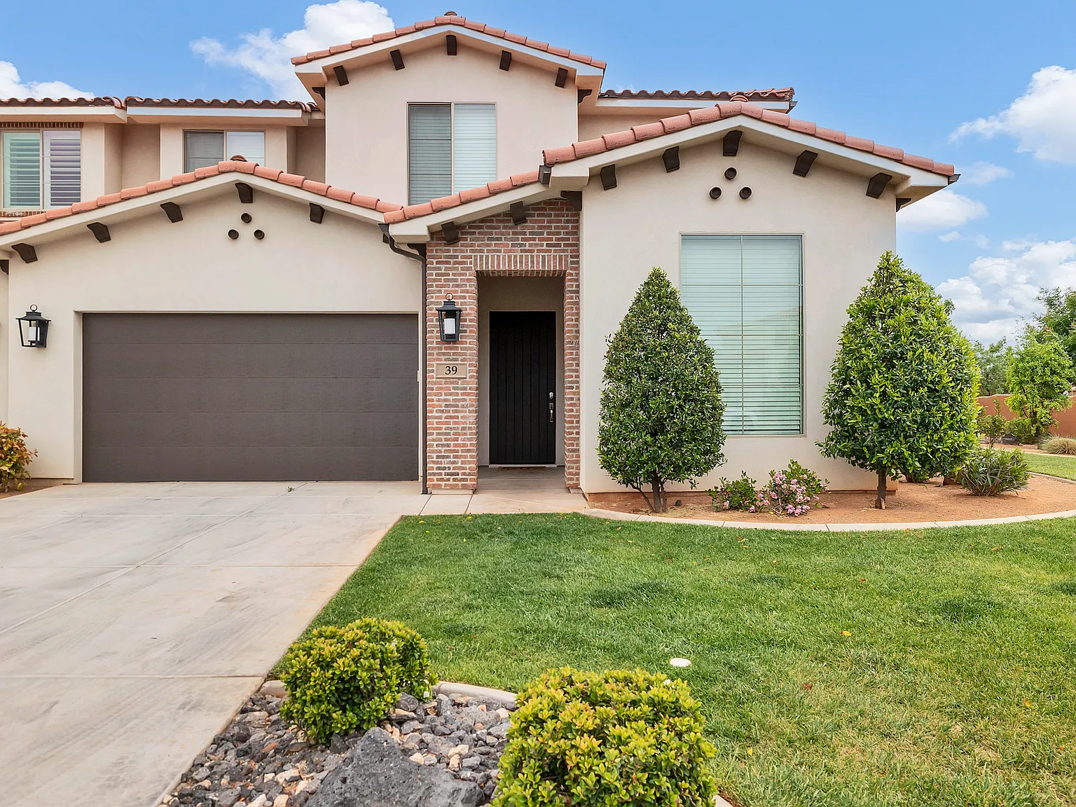 5 bed, 3820 sqft, $8,000 — Photo 2
