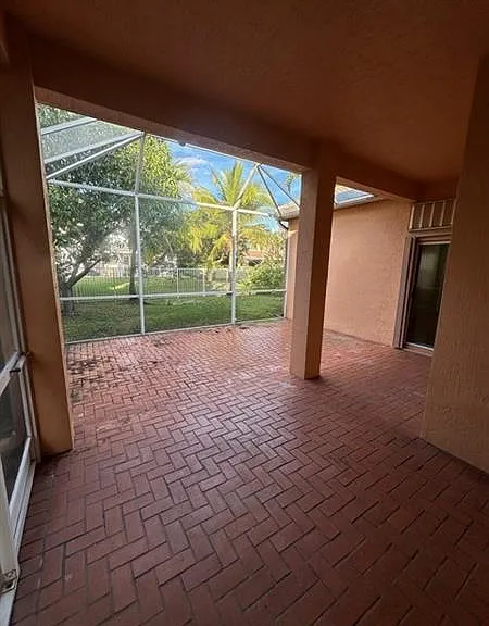 1572 Banyan Way — Photo 22
