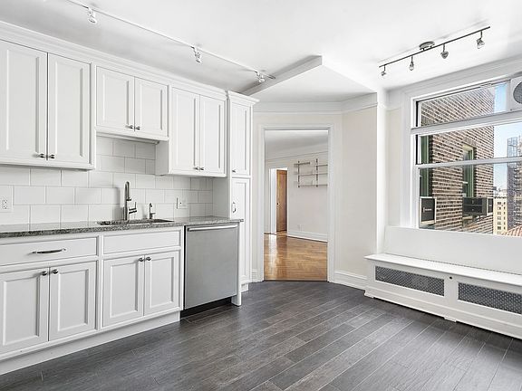 3rd image of 175 W 73rd St APT 15C