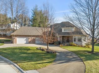 1102 Woodcrest Ln, Kendallville, IN