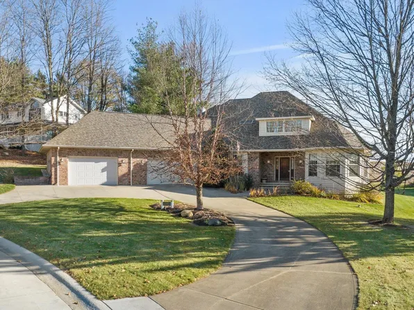 1102 Woodcrest Ln, Kendallville, IN 46755