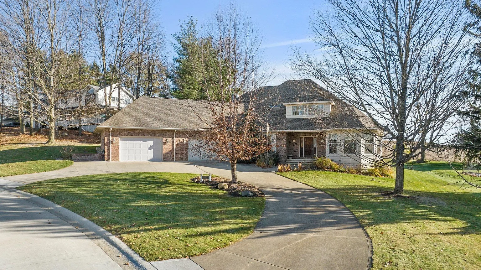1102 Woodcrest Ln photo 1