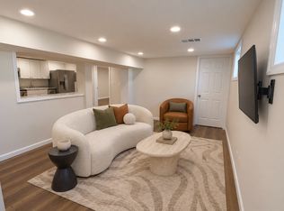 3 Cumberland St #B, Islip, NY 11751
