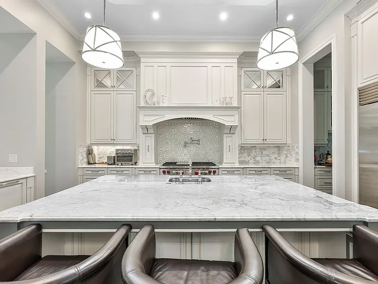 629 Riviera Dr — Photo 16