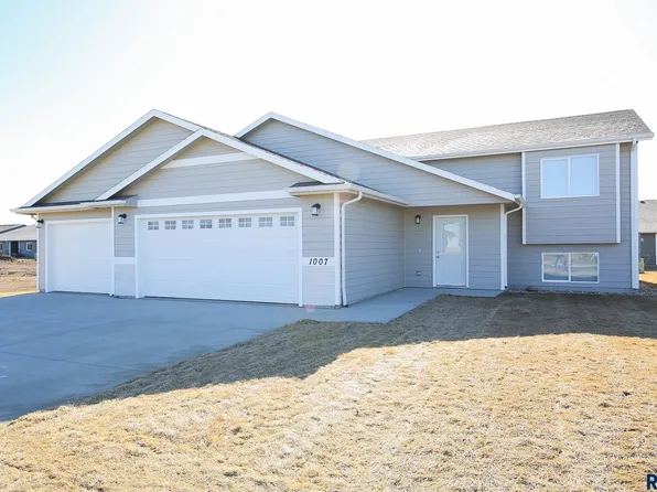 1007 Birch St, Harrisburg, SD 57032