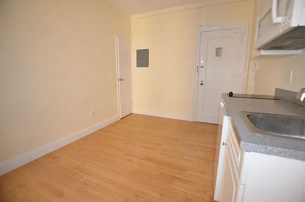 Rented by Manhattan Realty Group | media 12