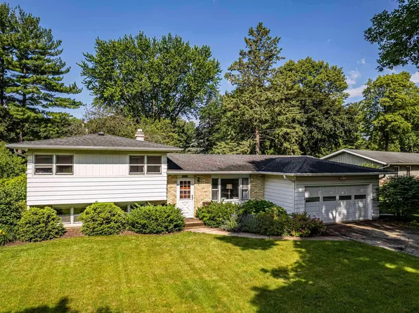 2206 Tawhee Dr, Madison, WI 53711