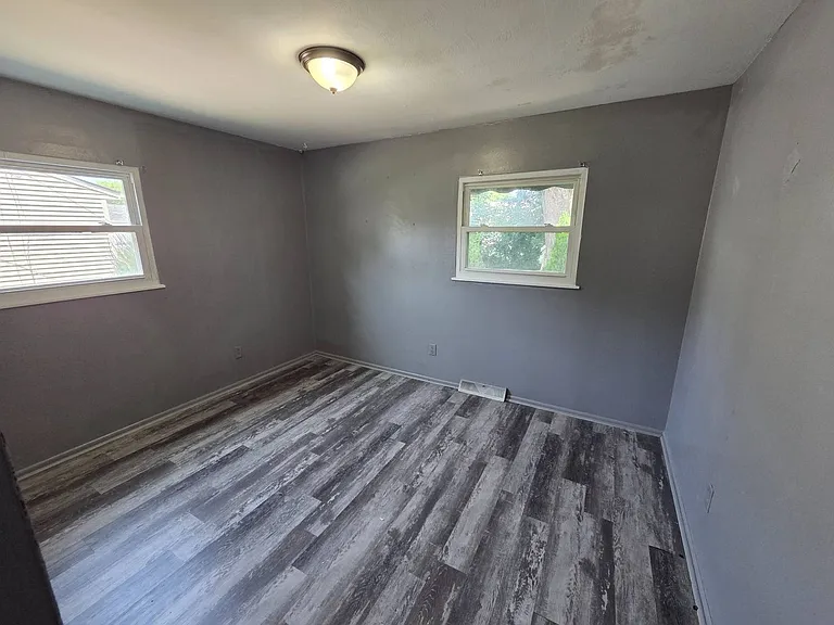 2401 Eastlawn St — Photo 8