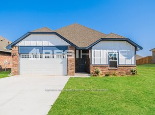 1161B Lakeview Dr, Edmond, OK 73034