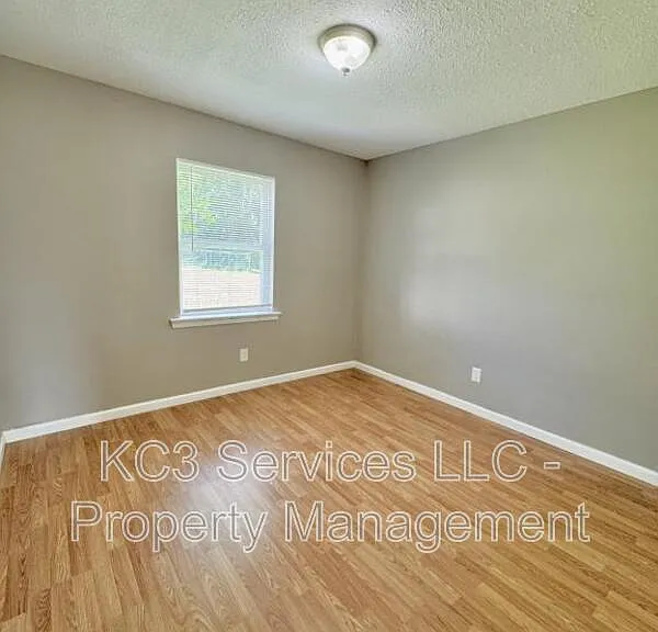 2601 NW Frances St — Photo 7