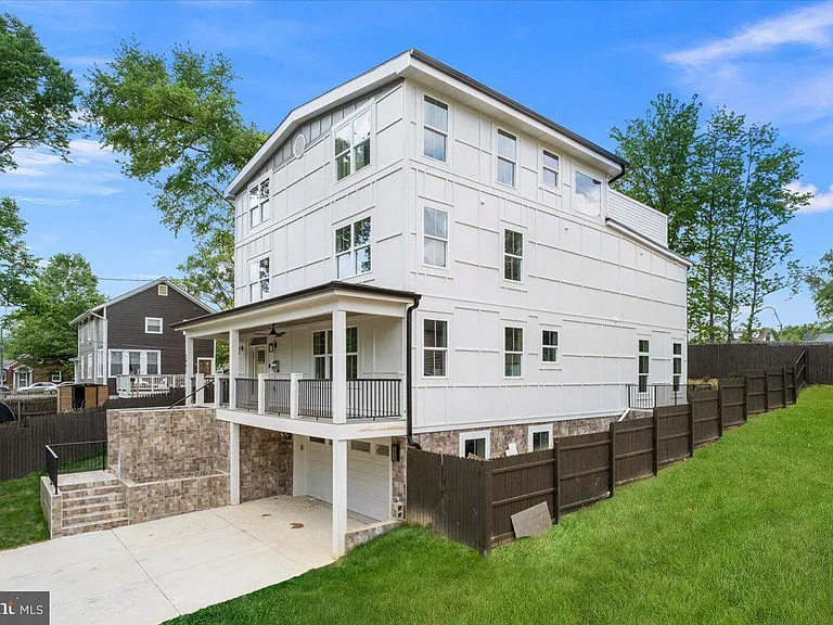2902 Vista St NE — Photo 93
