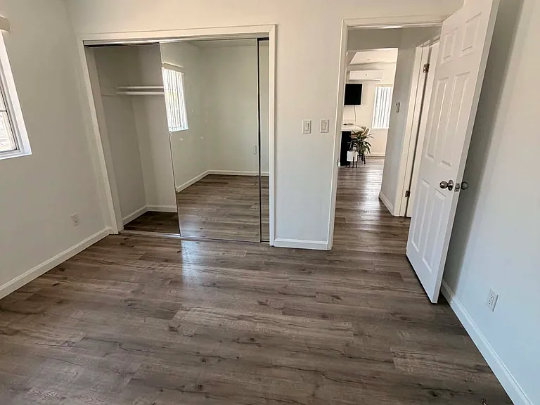 1019 E Grand Ave #3 — Photo 8