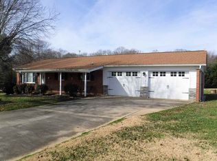 214 Hazelwood Dr, Forest City, NC 28043